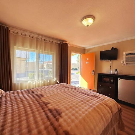 Royal Inn And Suites Hemet Exterior photo