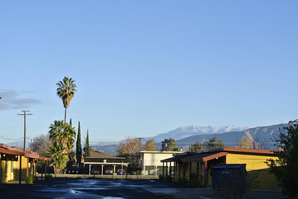 Royal Inn And Suites Hemet Exterior photo