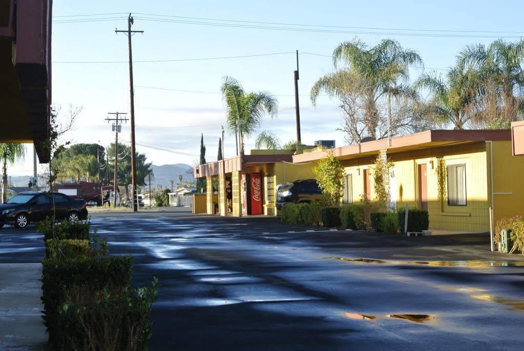 Royal Inn And Suites Hemet Exterior photo